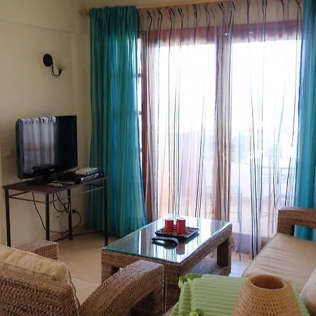 2br Apt Los Geranios *